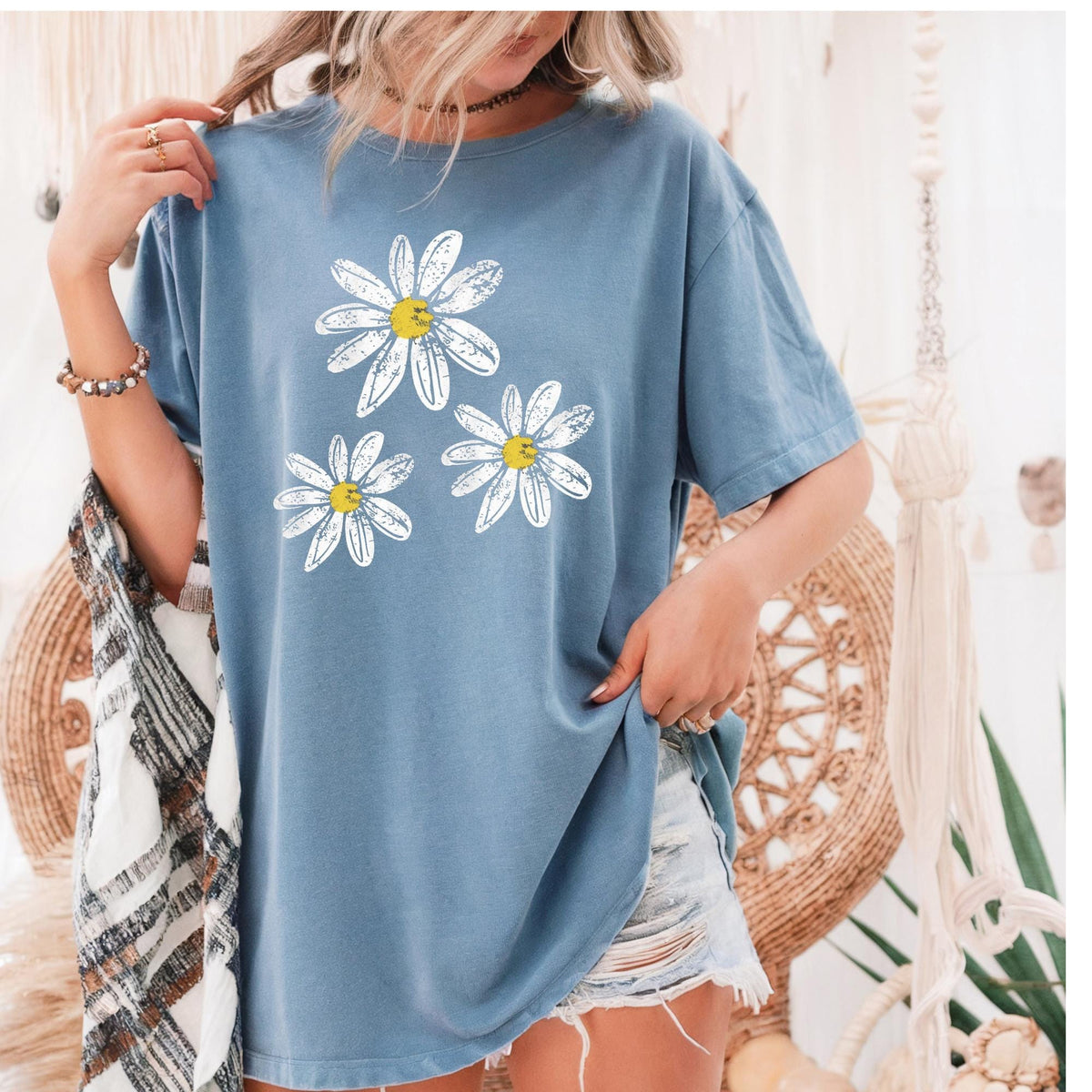 Trendy Distressed Daisy Tee: Relaxed Fit Boho Summer Shirt