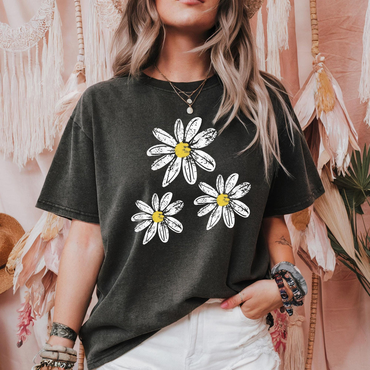 Trendy Distressed Daisy Tee: Relaxed Fit Boho Summer Shirt