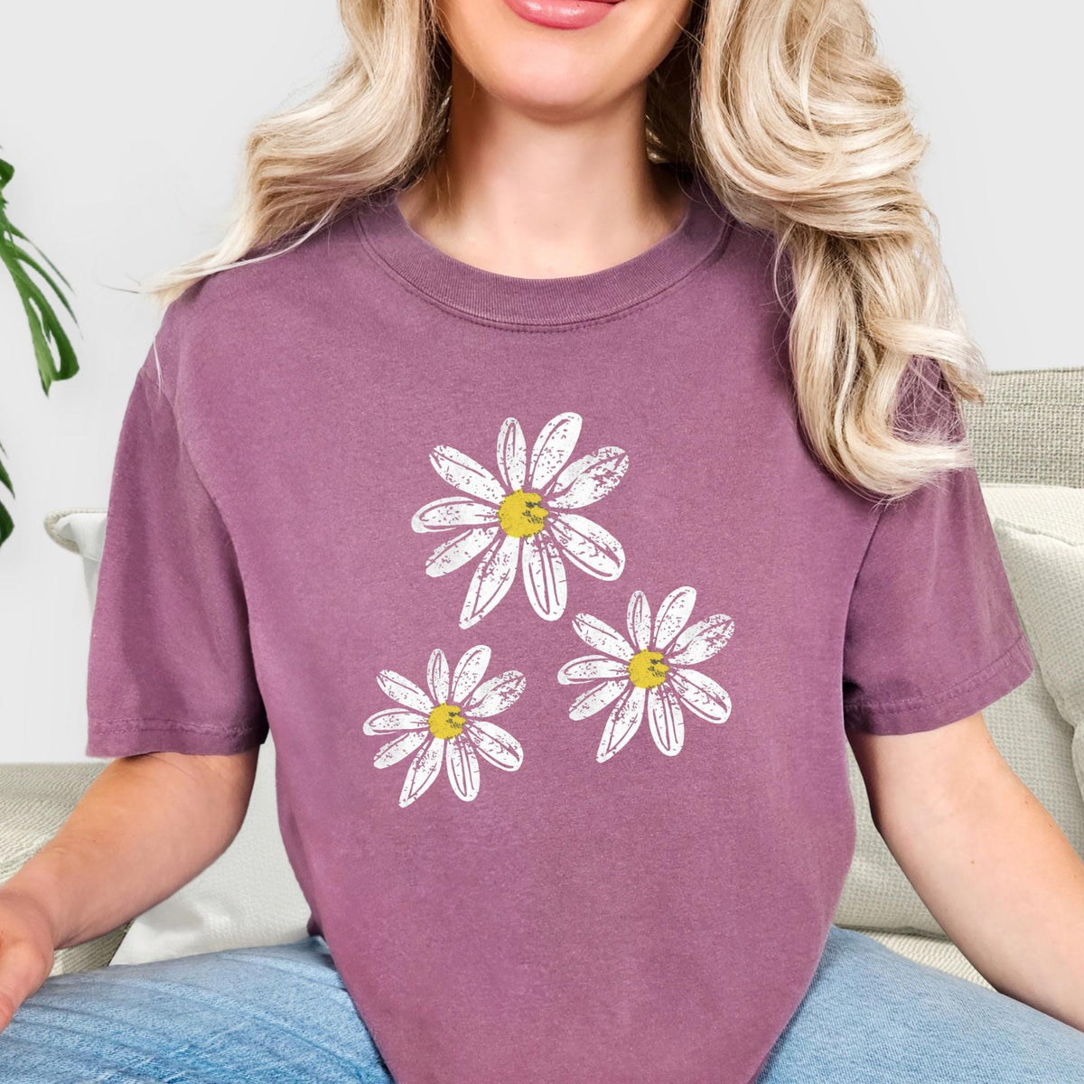 Trendy Distressed Daisy Tee: Relaxed Fit Boho Summer Shirt