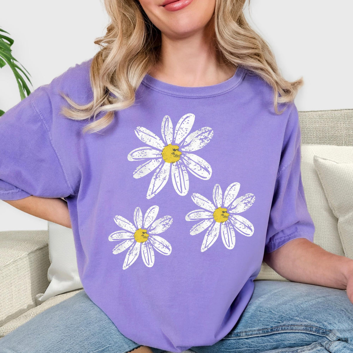 Trendy Distressed Daisy Tee: Relaxed Fit Boho Summer Shirt